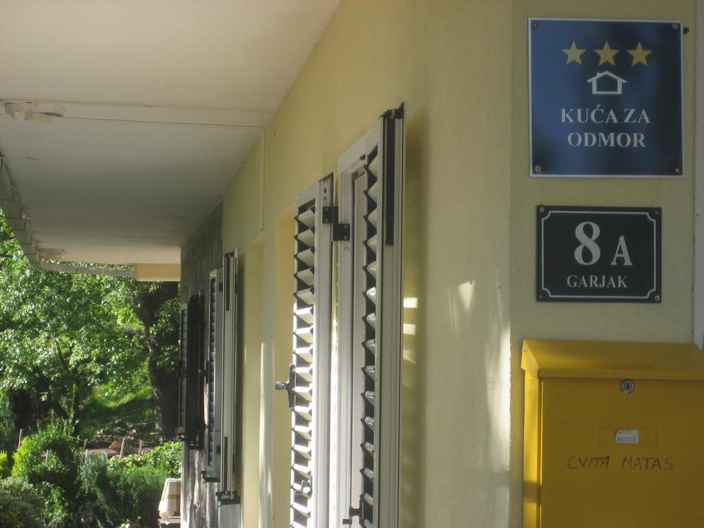 Apartments Cvitini Dvori Garjak Vrlika Exterior photo